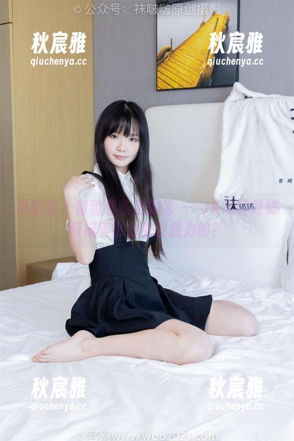 袜啵啵 - 甜甜圈私拍揭秘——JK写真是如何被美食分散注意力的？