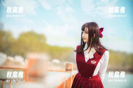 许多鱼鱼鱼 原图中的许多鱼鱼鱼,如同初音韶华般闪耀;翻开图册,心里悄悄想:她究竟经历了什么?