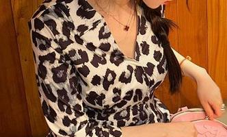 微密圈 – 轩子巨2兔私房图集：酒红色让人想东想西，怪不得会迷离！
