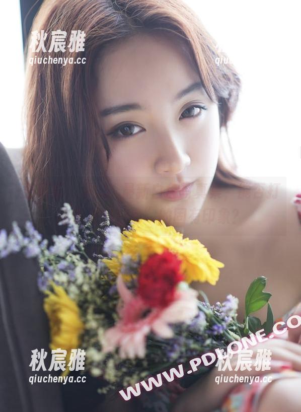 轰趴猫 - 梦心玥最新白色写真集，能否打破我对“白色”的固有印象？