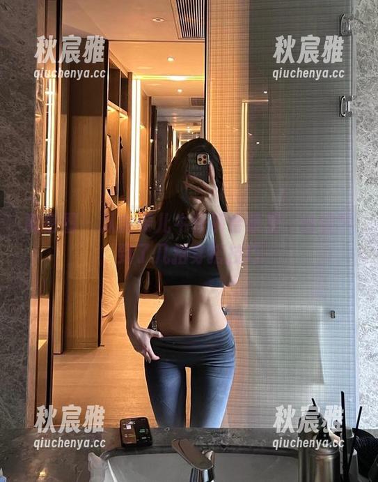 微密圈 - 从金希儿牛仔裤合集里，偷偷学到了几招穿搭技巧