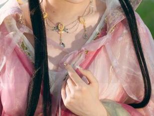 下载这组图片时，要有心理准备：雯妹不讲道理短裤的魅力不止于视觉！