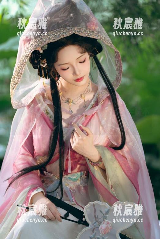 下载这组图片时，要有心理准备：雯妹不讲道理短裤的魅力不止于视觉！