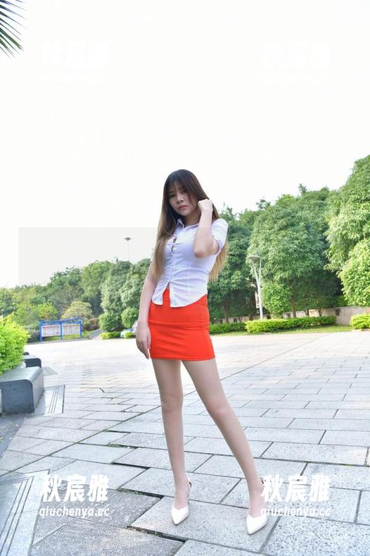 魔镜街拍-婷婷 魔镜街拍 - 原图和精选都在这,婷婷的白色吊带连衣裙和黑丝美腿,话题不断,怎么能不多看几眼?