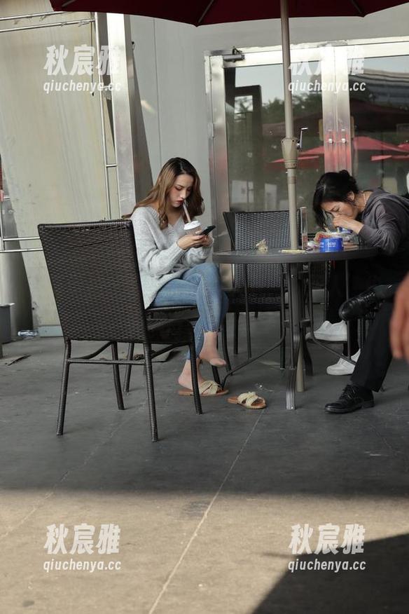 魔镜街拍-曼曼 魔镜街拍 - 在曼曼的镜头下,‘双人’也能玩得不亦乐乎!